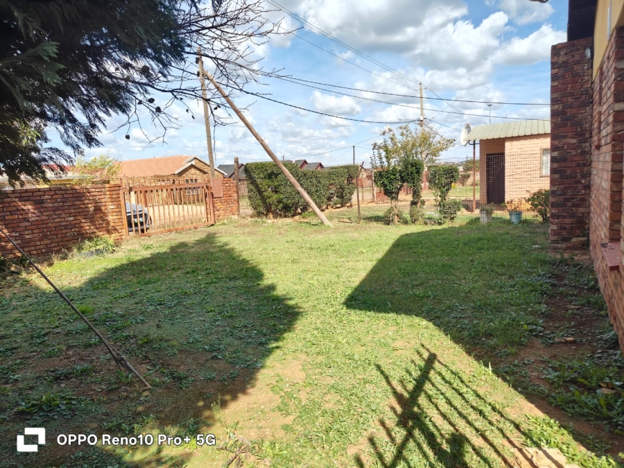 To Let 2 Bedroom Property for Rent in Promosa North West